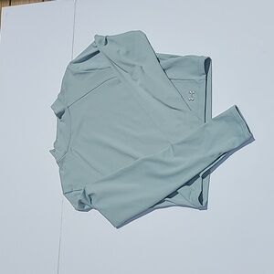 #659 NWOT Under Armour Crop Long Sleeve
